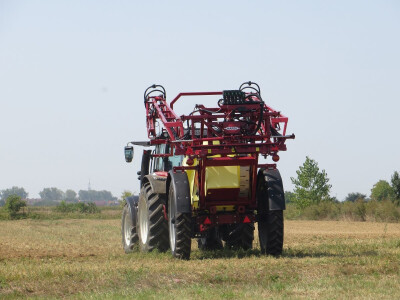 Vučena prskalica Hardi Navigator 3000