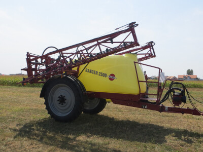 Vučena prskalica Hardi Ranger 2500