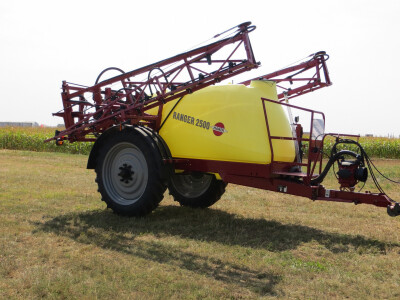 Vučena prskalica Hardi Ranger 2500