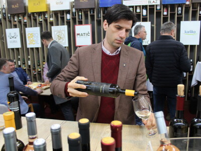 Hercegovački vinari na sajmu u Mostaru Hercegovački vinari na sajmu u Mostaru