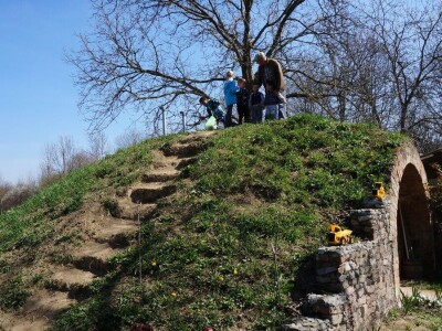 Hobbitova kućica usred slavonske ravnice mjesecima održava namirnice svježima Hobbitova kućica usred slavonske ravnice mjesecima održava namirnice svježima