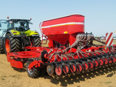Sijačica Horch Pronto 6 DC i traktor Claas Axion 850 Cebis