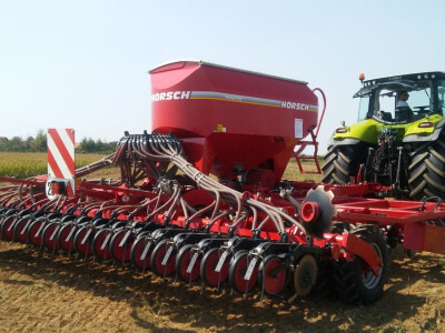 Sijačica Horch Pronto 6 DC i traktor Claas Axion 850 Cebis