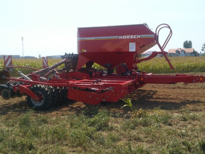 Sijačica Horch Pronto 6 DC i traktor Claas Axion 850 Cebis