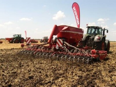 Kombinirani stroj za istovremenu obradu tla i sjetvu - Horsch Pronto