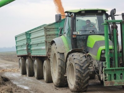 Osim kombajna i traktora Dražen ima i 17-ak drugih strojeva Osim kombajna i traktora Dražen ima i 17-ak drugih strojeva