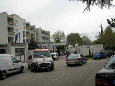 Na slici sinjski hotel Alkar gdje se od samog početka održava NS pršuta...