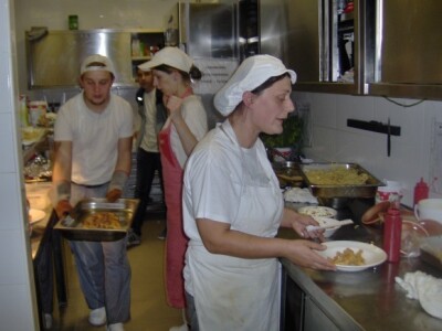 U kuhinji se radilo sve u šesnaest