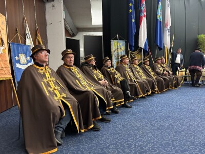 Hrvatski pčelarski savez proslavio 70 godina djelovanja Hrvatski pčelarski savez proslavio 70 godina djelovanja