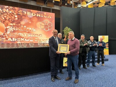 Hrvatski pčelarski savez proslavio 70 godina djelovanja Hrvatski pčelarski savez proslavio 70 godina djelovanja