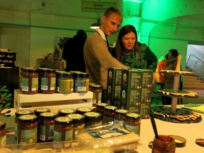 : Iako su ulja vrhunske kvalitete, istarski maslinari nezadovoljni randmanom. Zbog suše i kiše, ulja će na tržištu biti manje uz neznatan porast cijena zbog poskupjele prerade – zaključuju senzorni oc