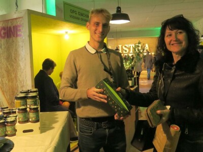 : Iako su ulja vrhunske kvalitete, istarski maslinari nezadovoljni randmanom. Zbog suše i kiše, ulja će na tržištu biti manje uz neznatan porast cijena zbog poskupjele prerade – zaključuju senzorni oc