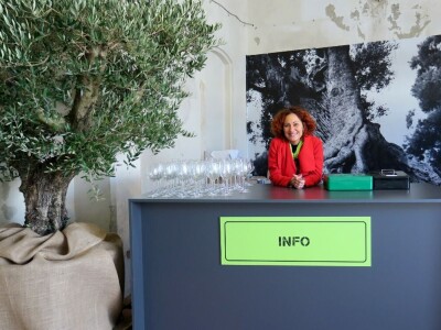 : Iako su ulja vrhunske kvalitete, istarski maslinari nezadovoljni randmanom. Zbog suše i kiše, ulja će na tržištu biti manje uz neznatan porast cijena zbog poskupjele prerade – zaključuju senzorni oc