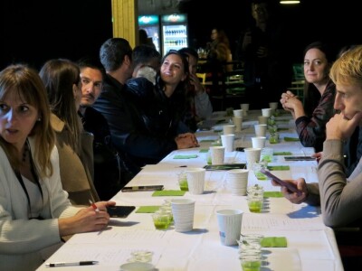 : Iako su ulja vrhunske kvalitete, istarski maslinari nezadovoljni randmanom. Zbog suše i kiše, ulja će na tržištu biti manje uz neznatan porast cijena zbog poskupjele prerade – zaključuju senzorni oc
