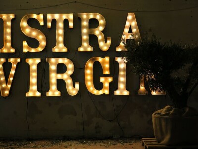 : Iako su ulja vrhunske kvalitete, istarski maslinari nezadovoljni randmanom. Zbog suše i kiše, ulja će na tržištu biti manje uz neznatan porast cijena zbog poskupjele prerade – zaključuju senzorni oc