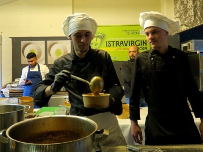 : Iako su ulja vrhunske kvalitete, istarski maslinari nezadovoljni randmanom. Zbog suše i kiše, ulja će na tržištu biti manje uz neznatan porast cijena zbog poskupjele prerade – zaključuju senzorni oc