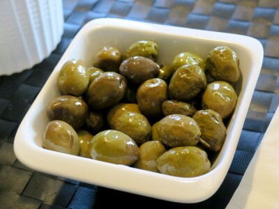 : Iako su ulja vrhunske kvalitete, istarski maslinari nezadovoljni randmanom. Zbog suše i kiše, ulja će na tržištu biti manje uz neznatan porast cijena zbog poskupjele prerade – zaključuju senzorni oc