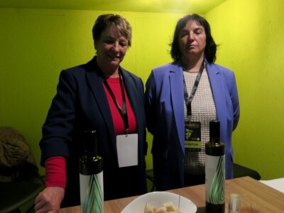 : Iako su ulja vrhunske kvalitete, istarski maslinari nezadovoljni randmanom. Zbog suše i kiše, ulja će na tržištu biti manje uz neznatan porast cijena zbog poskupjele prerade – zaključuju senzorni oc