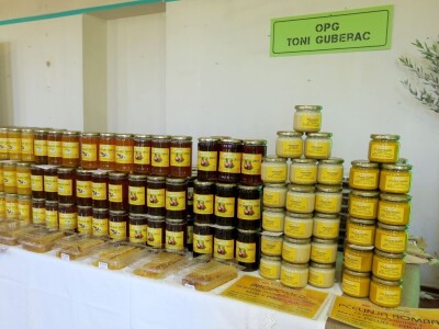 : Iako su ulja vrhunske kvalitete, istarski maslinari nezadovoljni randmanom. Zbog suše i kiše, ulja će na tržištu biti manje uz neznatan porast cijena zbog poskupjele prerade – zaključuju senzorni oc