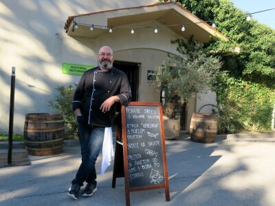 : Iako su ulja vrhunske kvalitete, istarski maslinari nezadovoljni randmanom. Zbog suše i kiše, ulja će na tržištu biti manje uz neznatan porast cijena zbog poskupjele prerade – zaključuju senzorni oc