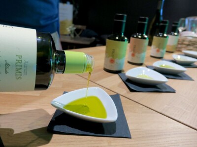 : Iako su ulja vrhunske kvalitete, istarski maslinari nezadovoljni randmanom. Zbog suše i kiše, ulja će na tržištu biti manje uz neznatan porast cijena zbog poskupjele prerade – zaključuju senzorni oc