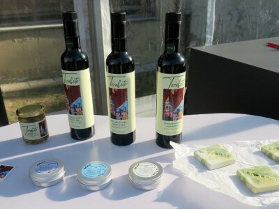 : Iako su ulja vrhunske kvalitete, istarski maslinari nezadovoljni randmanom. Zbog suše i kiše, ulja će na tržištu biti manje uz neznatan porast cijena zbog poskupjele prerade – zaključuju senzorni oc