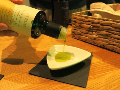 : Iako su ulja vrhunske kvalitete, istarski maslinari nezadovoljni randmanom. Zbog suše i kiše, ulja će na tržištu biti manje uz neznatan porast cijena zbog poskupjele prerade – zaključuju senzorni oc