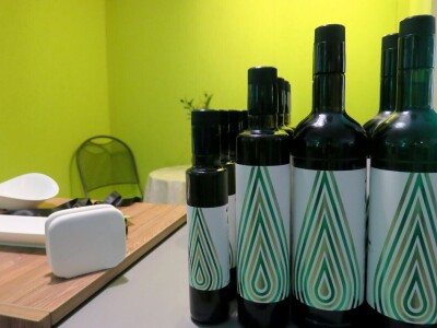 : Iako su ulja vrhunske kvalitete, istarski maslinari nezadovoljni randmanom. Zbog suše i kiše, ulja će na tržištu biti manje uz neznatan porast cijena zbog poskupjele prerade – zaključuju senzorni oc