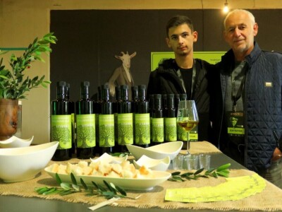 : Iako su ulja vrhunske kvalitete, istarski maslinari nezadovoljni randmanom. Zbog suše i kiše, ulja će na tržištu biti manje uz neznatan porast cijena zbog poskupjele prerade – zaključuju senzorni oc