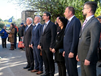 : Iako su ulja vrhunske kvalitete, istarski maslinari nezadovoljni randmanom. Zbog suše i kiše, ulja će na tržištu biti manje uz neznatan porast cijena zbog poskupjele prerade – zaključuju senzorni oc