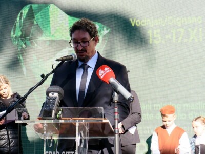 : Iako su ulja vrhunske kvalitete, istarski maslinari nezadovoljni randmanom. Zbog suše i kiše, ulja će na tržištu biti manje uz neznatan porast cijena zbog poskupjele prerade – zaključuju senzorni oc