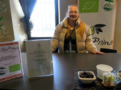 : Iako su ulja vrhunske kvalitete, istarski maslinari nezadovoljni randmanom. Zbog suše i kiše, ulja će na tržištu biti manje uz neznatan porast cijena zbog poskupjele prerade – zaključuju senzorni oc