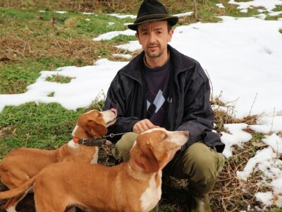 Idriz Halilović je svojevsrna atrakcija, pčelar i lovac "na starinski način" Idriz Halilović je svojevsrna atrakcija, pčelar i lovac "na starinski način"