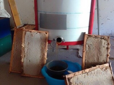 Idriz Halilović je svojevsrna atrakcija, pčelar i lovac "na starinski način" Idriz Halilović je svojevsrna atrakcija, pčelar i lovac "na starinski način"