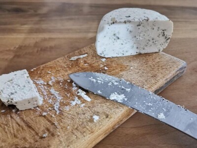 Ika farm u Nikincima bavi se proizvodnjom koza