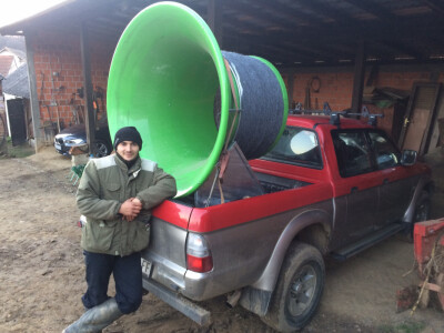 Djelatnik kod topa za borove Djelatnik kod topa za borove