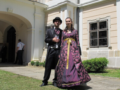 Ispred daruvarskog dvorca