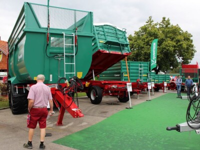 Poljoprivredna mehanizacija za sajmu u Gornjoj Radgoni