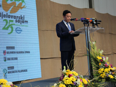 Izaslanik NR Kine Qu Dongyuo