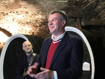 Voditelj prezentacije vina Dragan Humski, sommelier Voditelj prezentacije vina Dragan Humski, sommelier