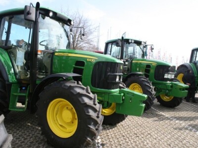 JOHN DEERE