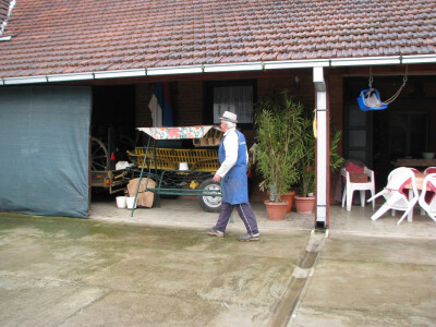 Jovan radi po cijeli dan Jovan radi po cijeli dan