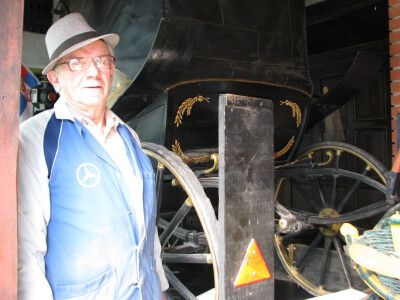 Jovan pored fijakera Jovan pored fijakera