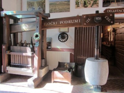 Agrarni novinari iz Novog Sada u poseti Iločkom podrumu