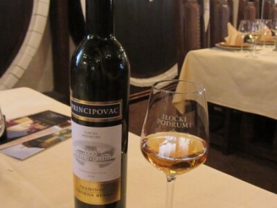 Agrarni novinari iz Novog Sada u poseti Iločkom podrumu