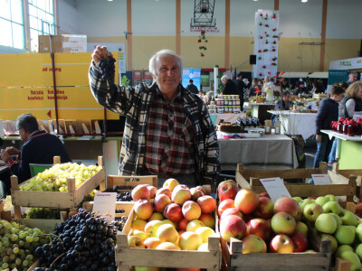 Domaće jabuke i stolno grožđe
