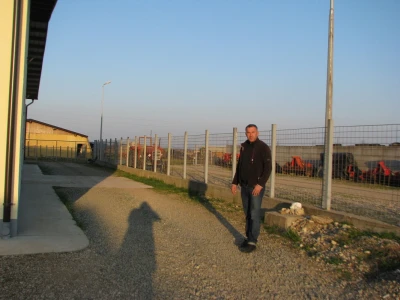 Muris ispred farme