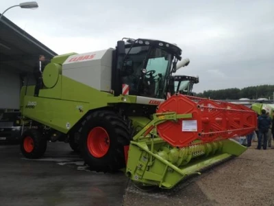 Kombajn CLAAS Avero 240