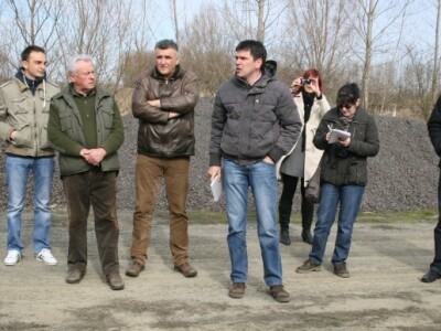 Rezidba voćnjaka i prezentacija platforme za rezidbu s pneumatskim škarama