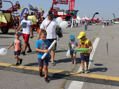 Farm Show, dan drugi - ljudi i strojevi